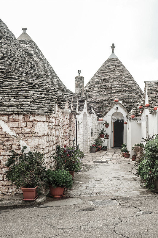 意大利Puglia Alberobello村的传统Trulli老房子